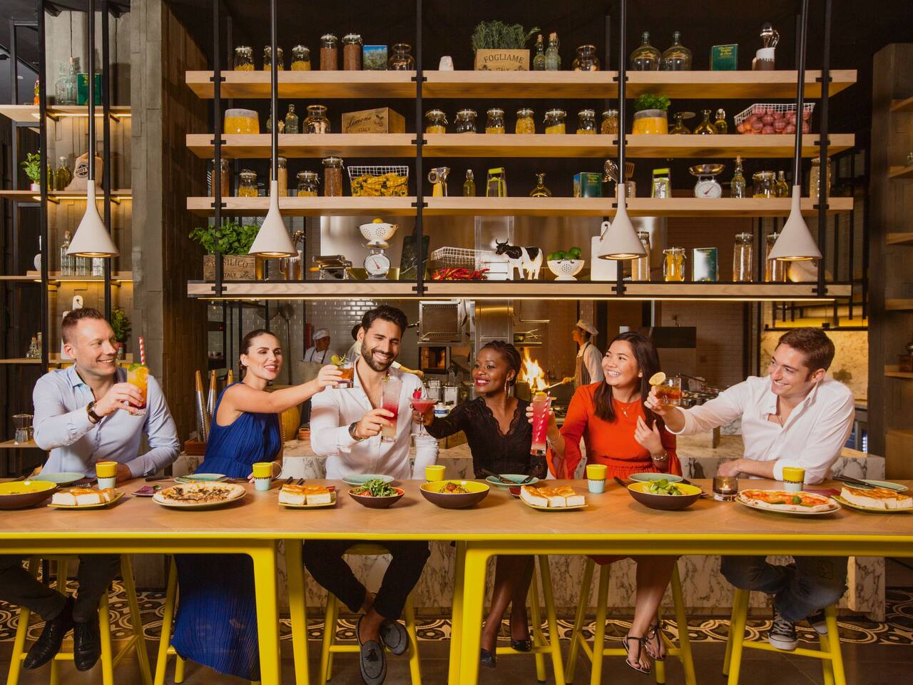 Verso dining group