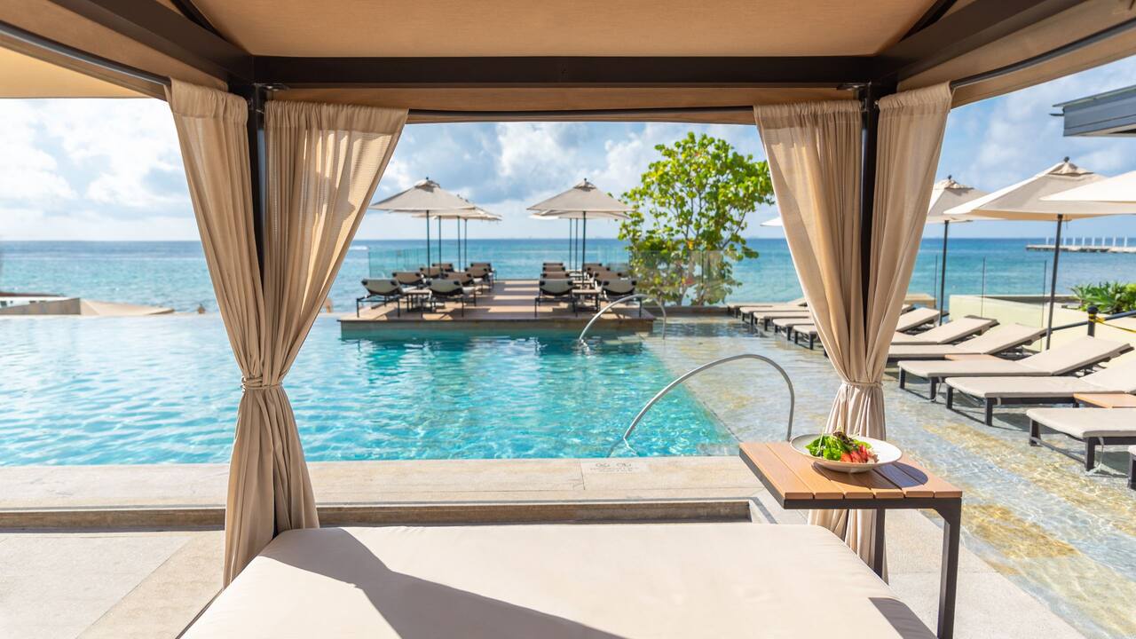 CUNPC_P399 Daybed Pool View