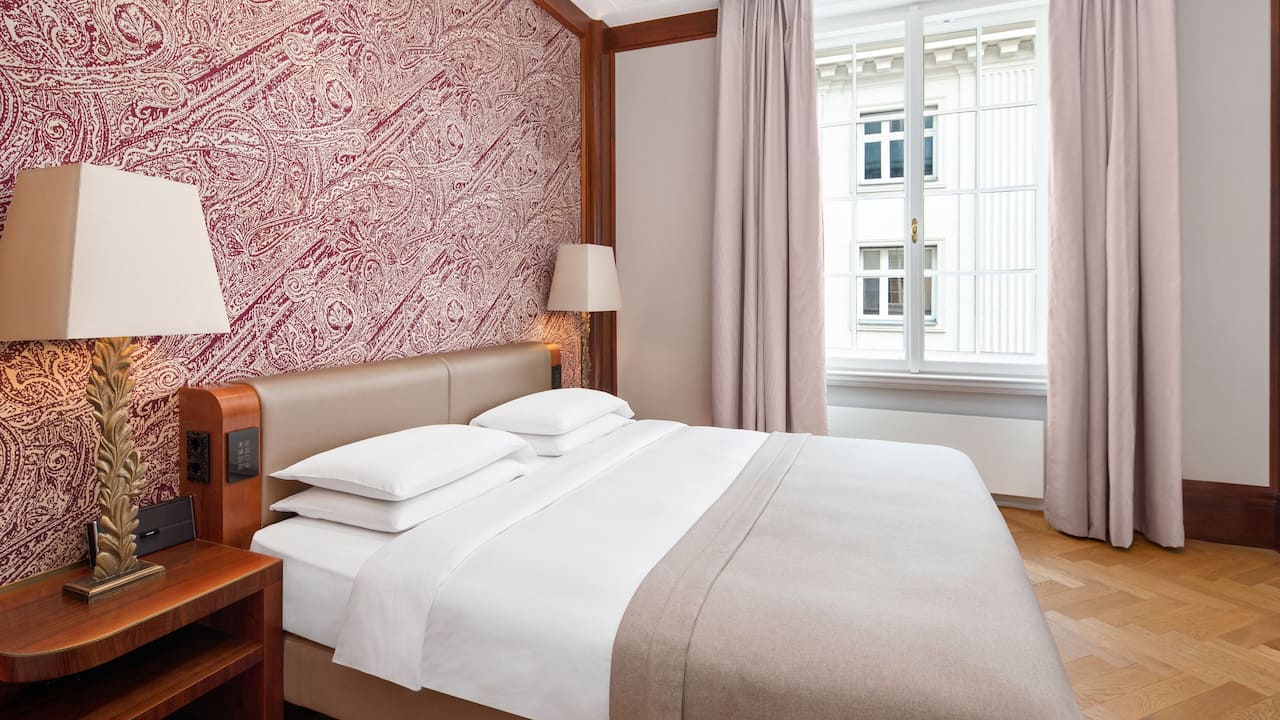 Diplomat Suite Bedroom