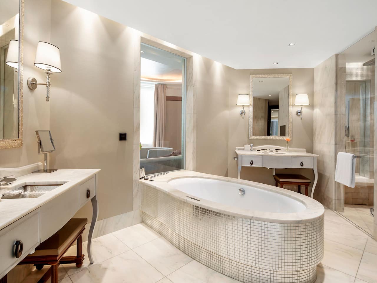 Diplomat Suite Bathroom