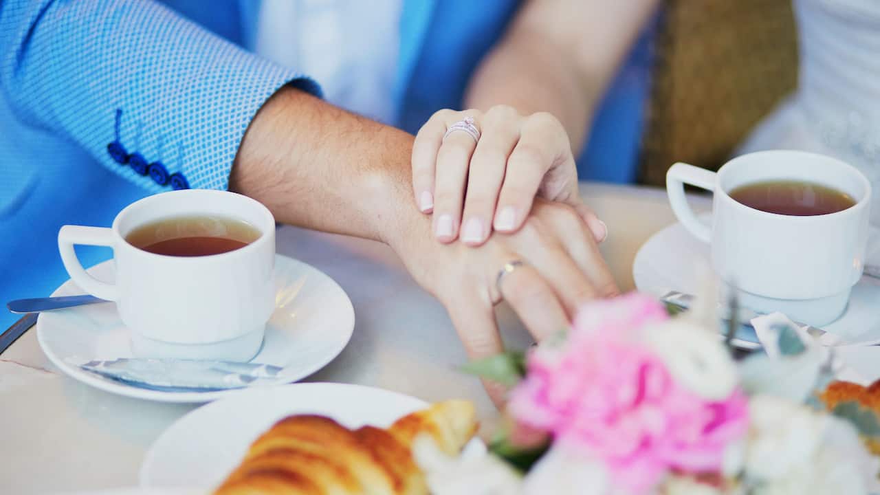 Hyatt-Regency-Paris-Etoile-Coffee-Couple