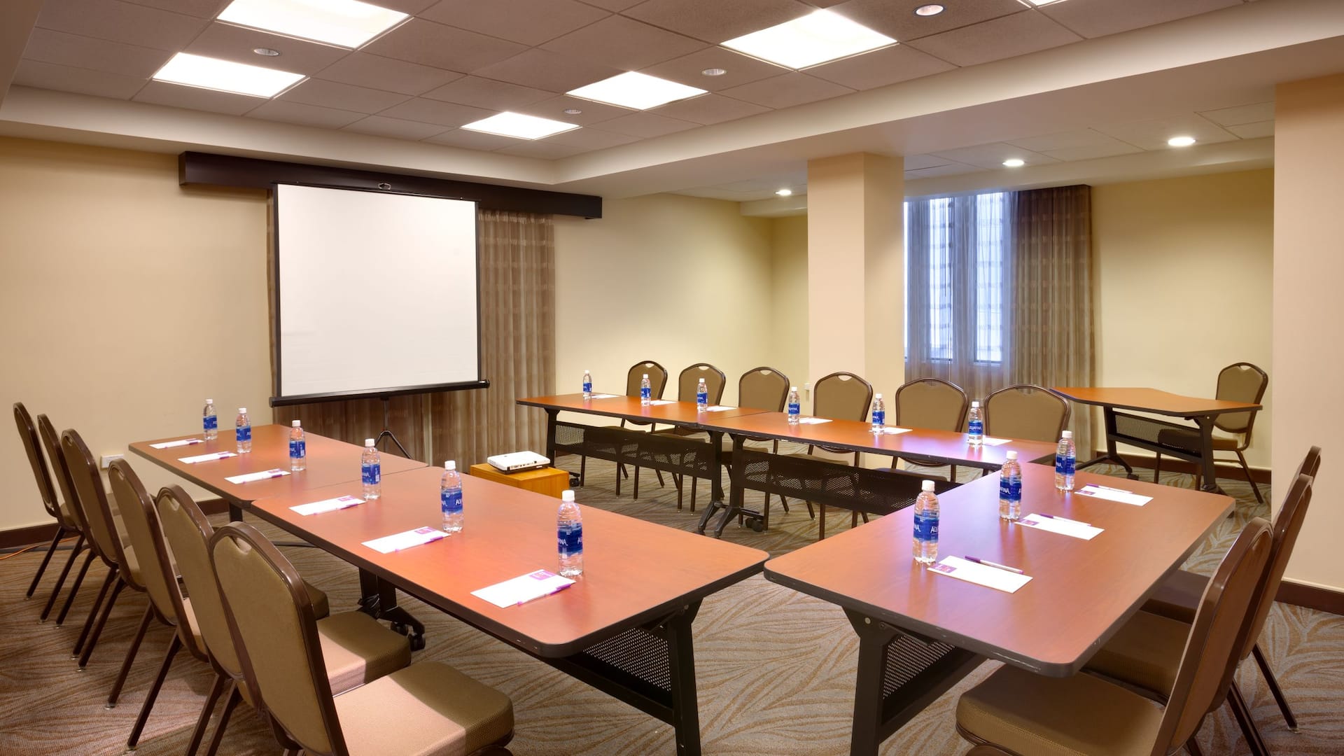 Hyatt Place Waikiki Beach Meeting Room Lokahi Ushape