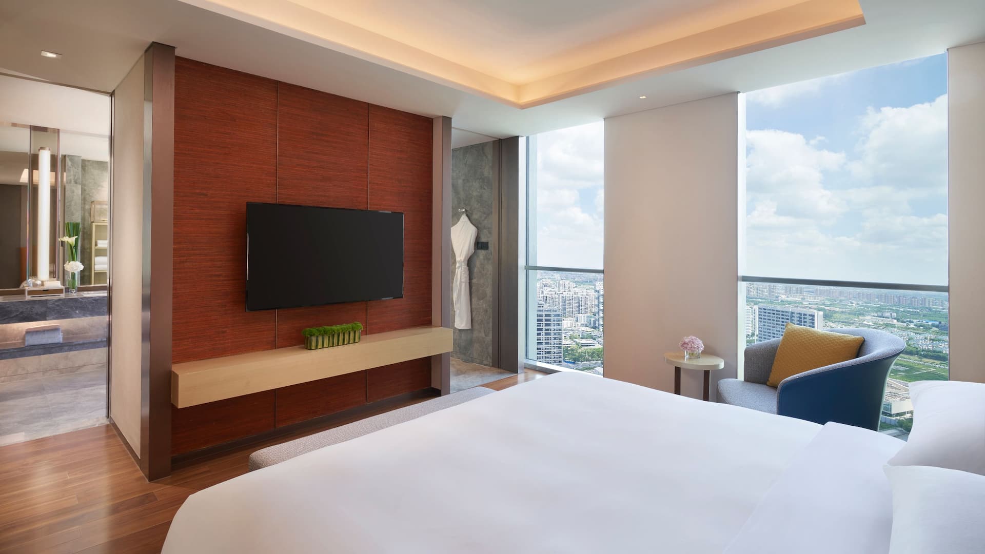 Hyatt Regency Shanghai Jiading Suite King Guestroom