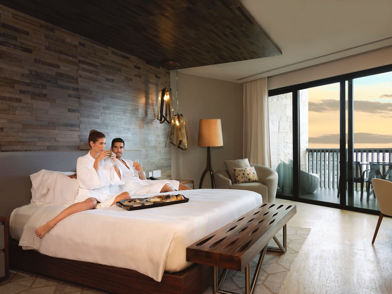 CUNPC_P430 Lifestyle Presidential Suite Oceanfront View