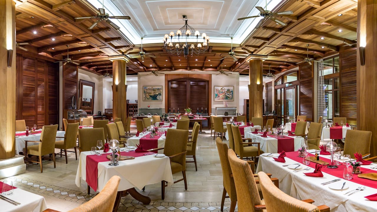 Bacchus Italian Gourmet Interior