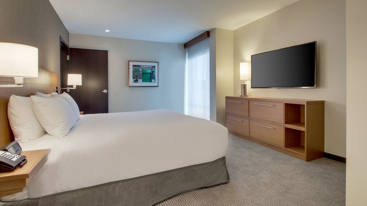 Downtown Milwaukee Hotel With King Bed at Hyatt Place Milwaukee Downtown