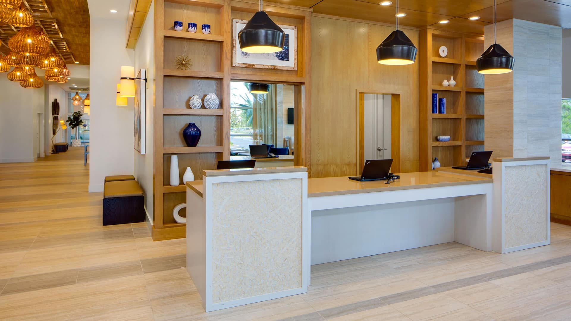 Hyatt House across from Universal Orlando Resort™ Front Desk