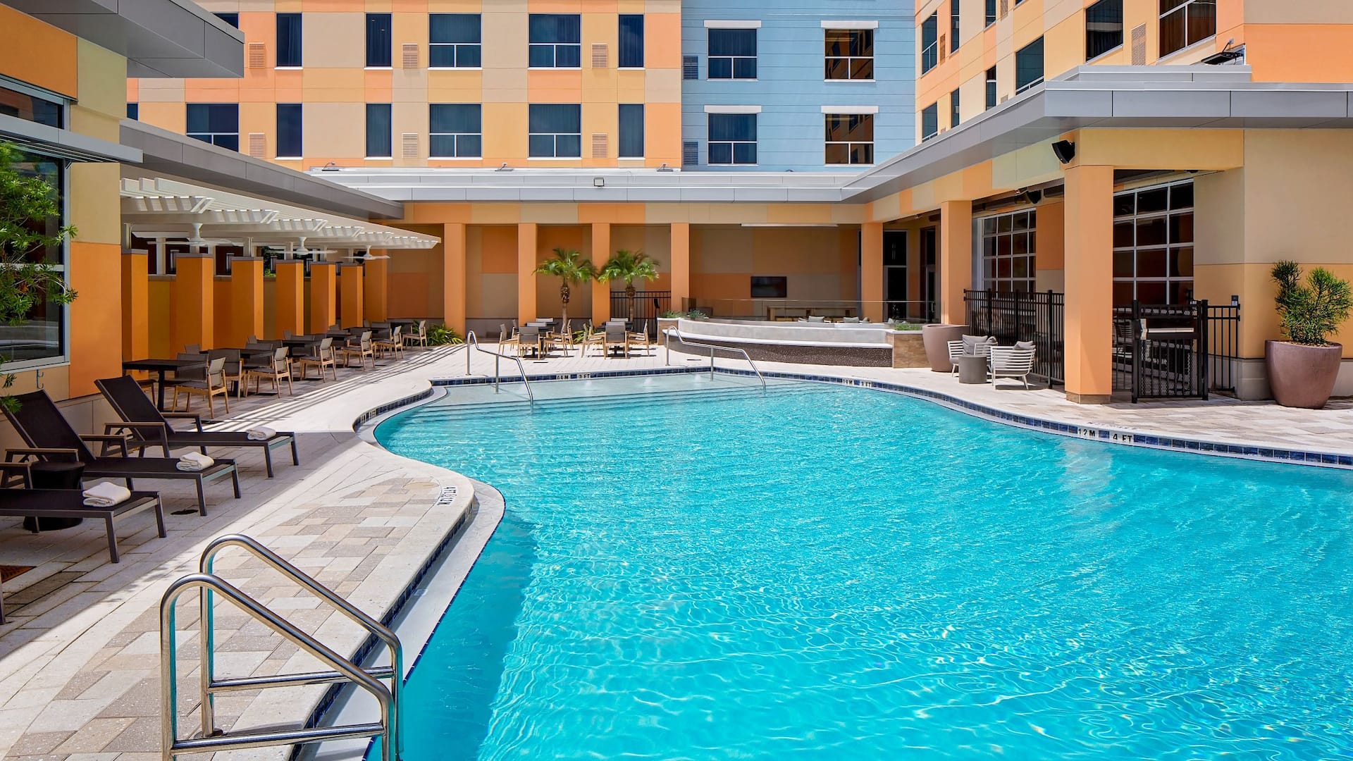 Hyatt House across from Universal Orlando Resort™ Pool