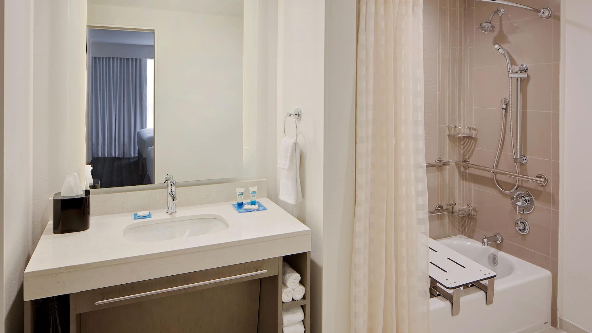 第 2，共 2 Hyatt House across from Universal Orlando Resort™ Accessible Tub