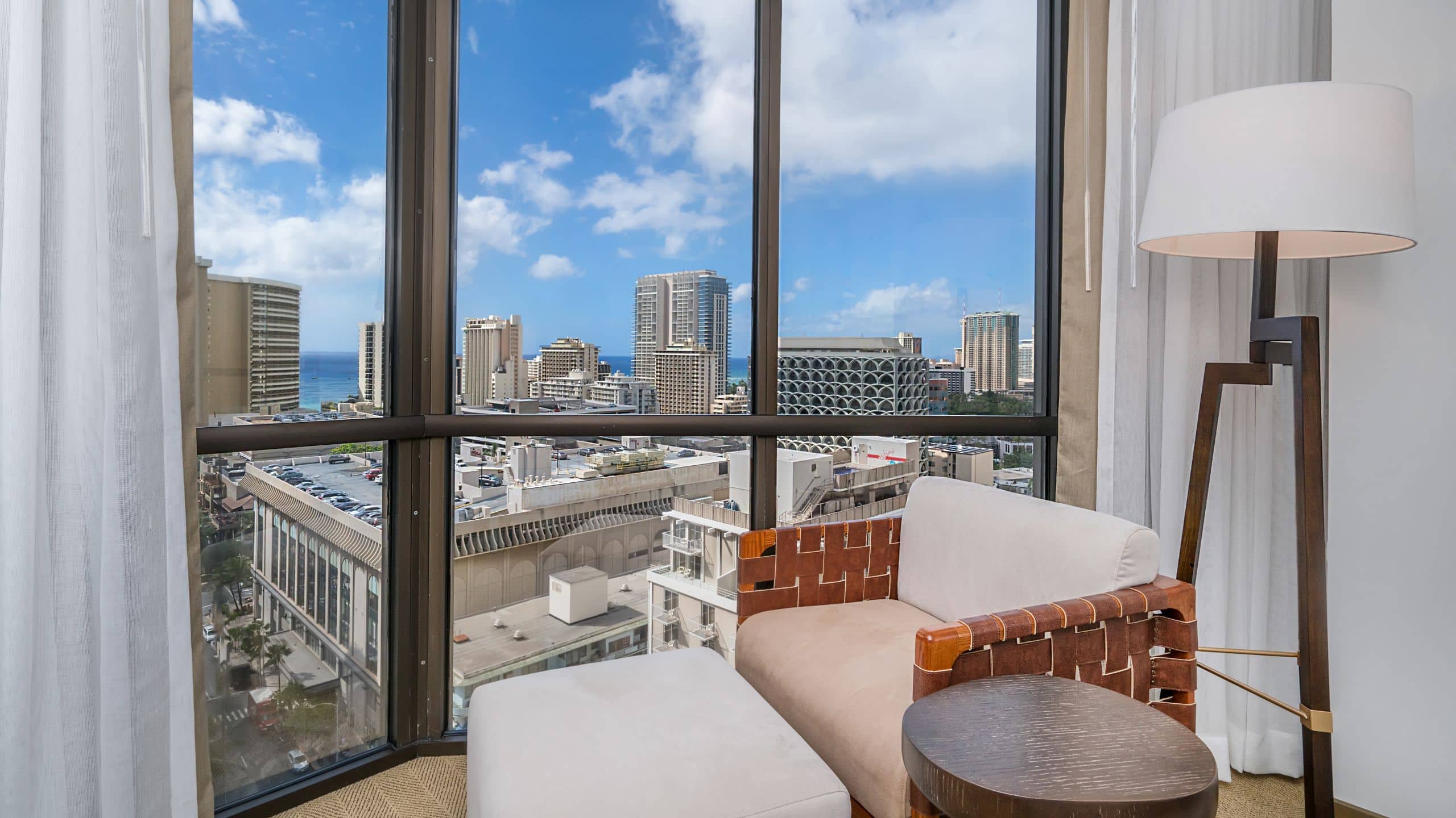 2 de 3 Hyatt Centric Waikiki Beach King Bed Ocean View