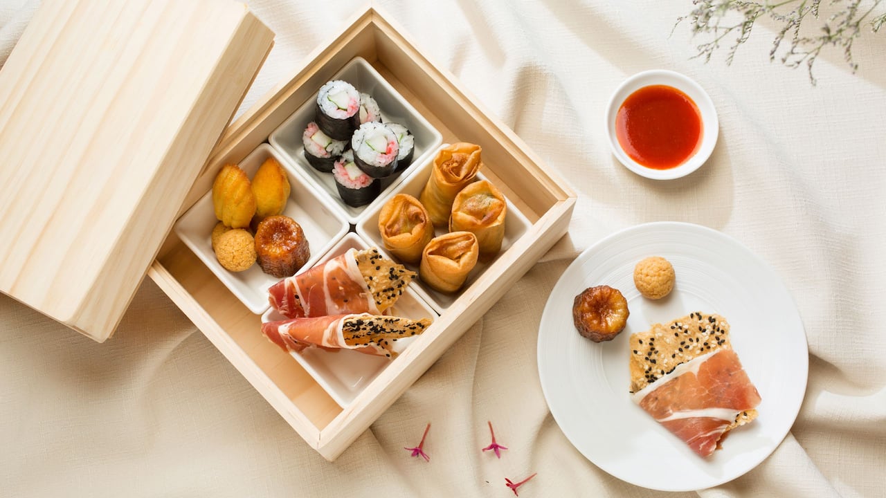 Lobby Lounge Snack Box