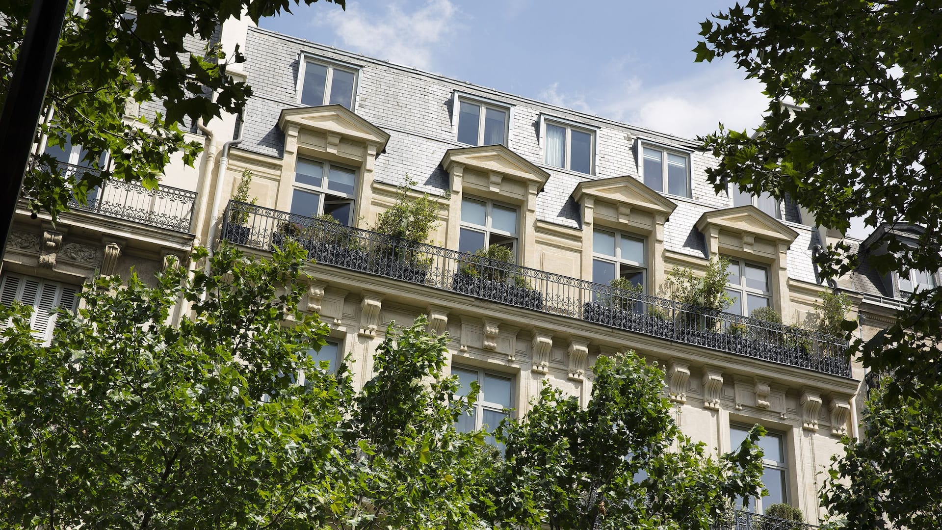 Le Narcisse Blanc Hôtel & Spa exterior