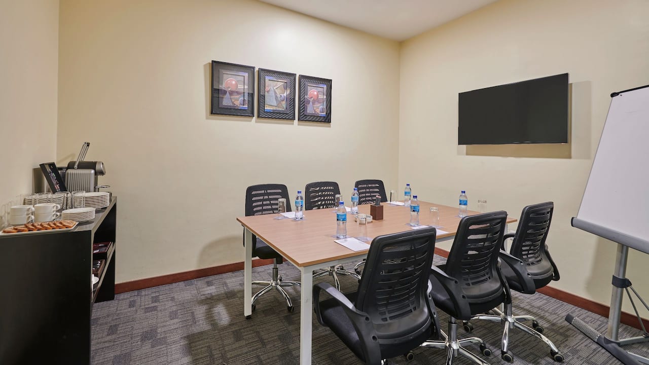 Hyatt Regency Dar Es Salaam small boardroom