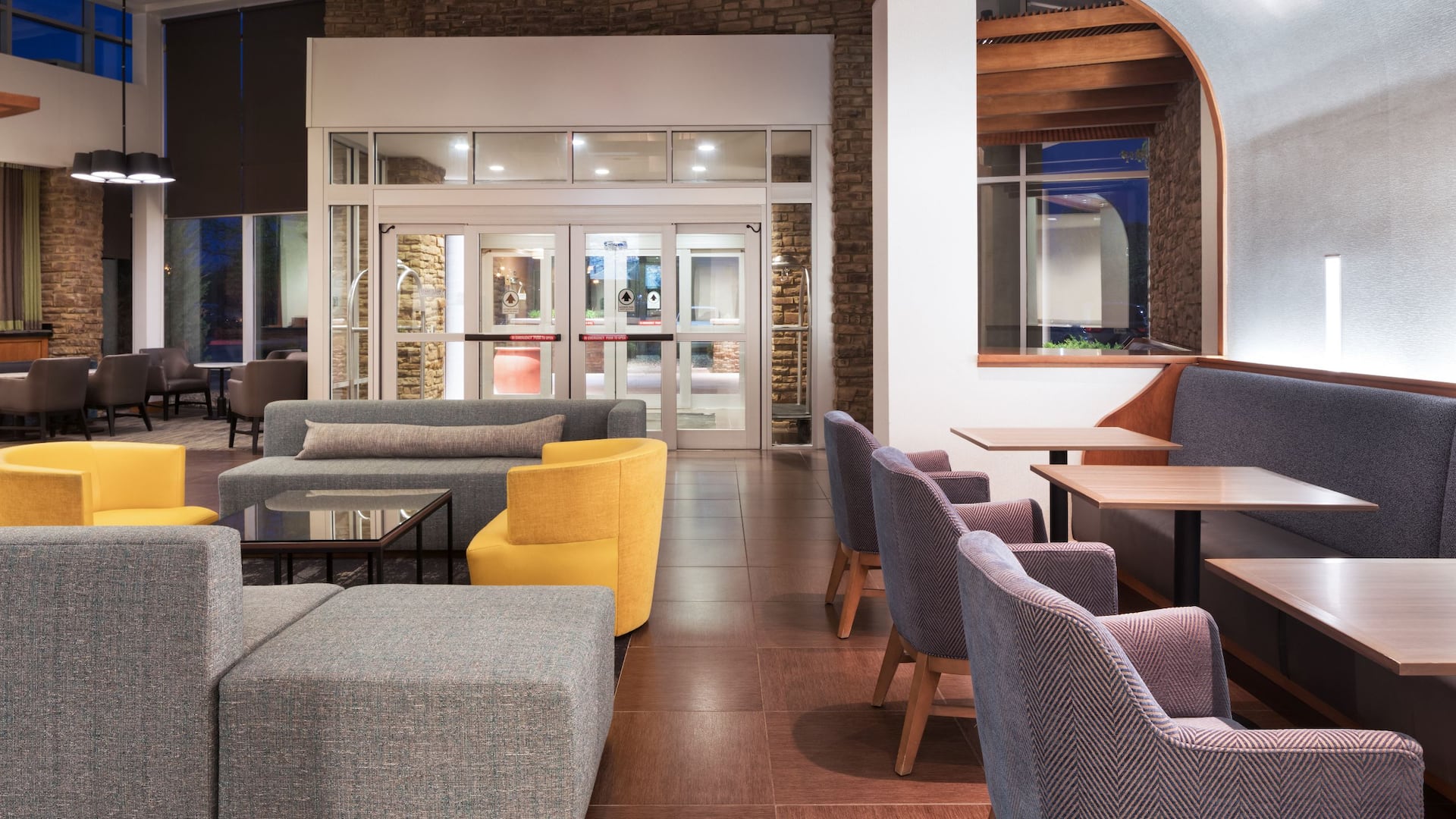 Hyatt Place South Bend/Mishawaka Lobby Seating