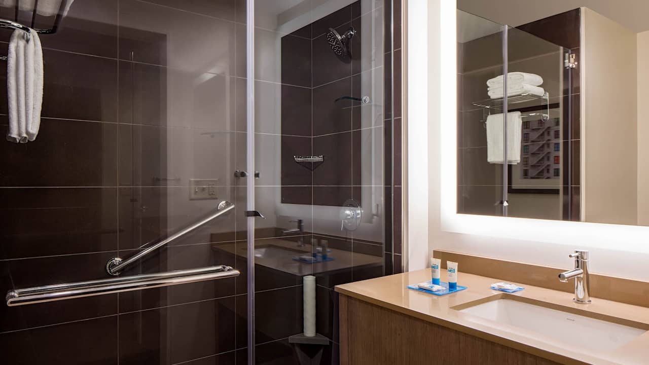Guestroom Bath at Hyatt House New Orleans Downtown