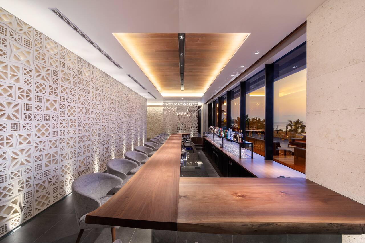 Hyatt Regency Seragaki Island Okinawa Shirakachi Bar