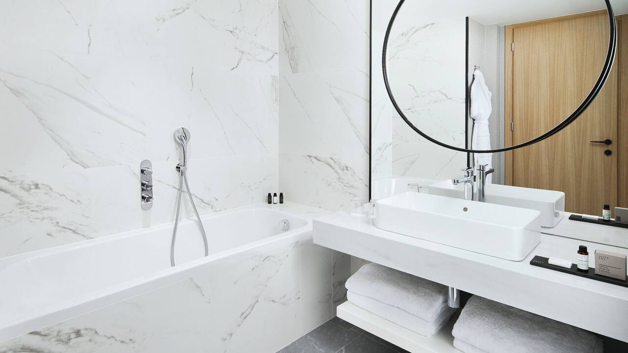 grand hyatt athens bathroom