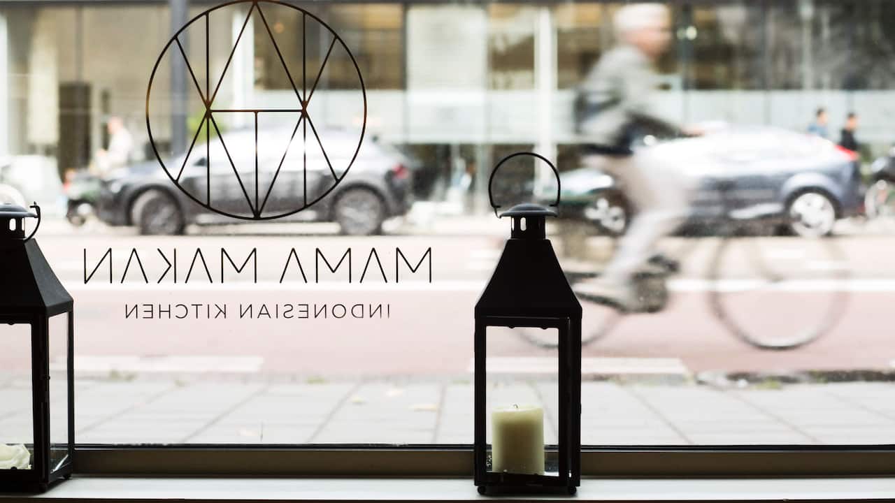 Mama Makan Window Candle
