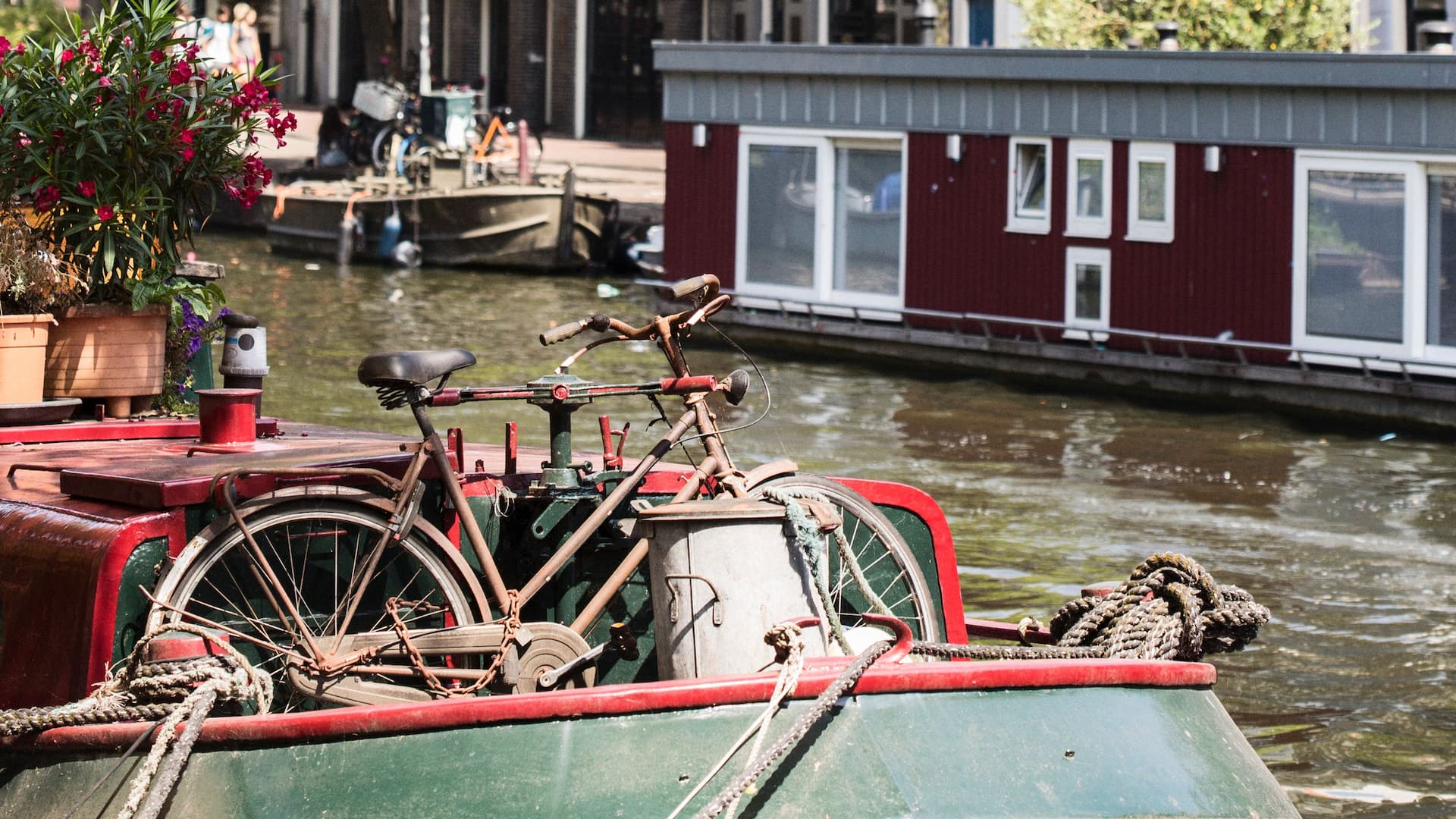Hyatt Regency Amsterdam City Canal Bicycle Environment