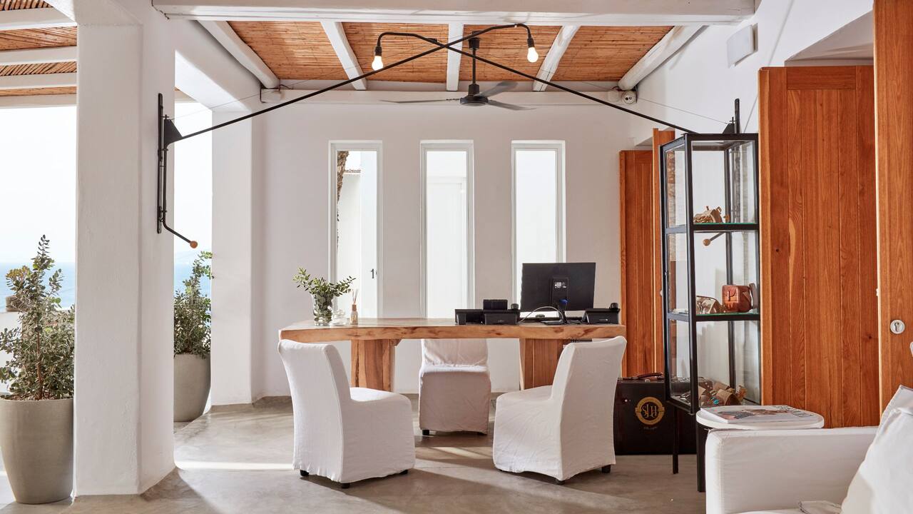 Boheme Hotel Front Desk