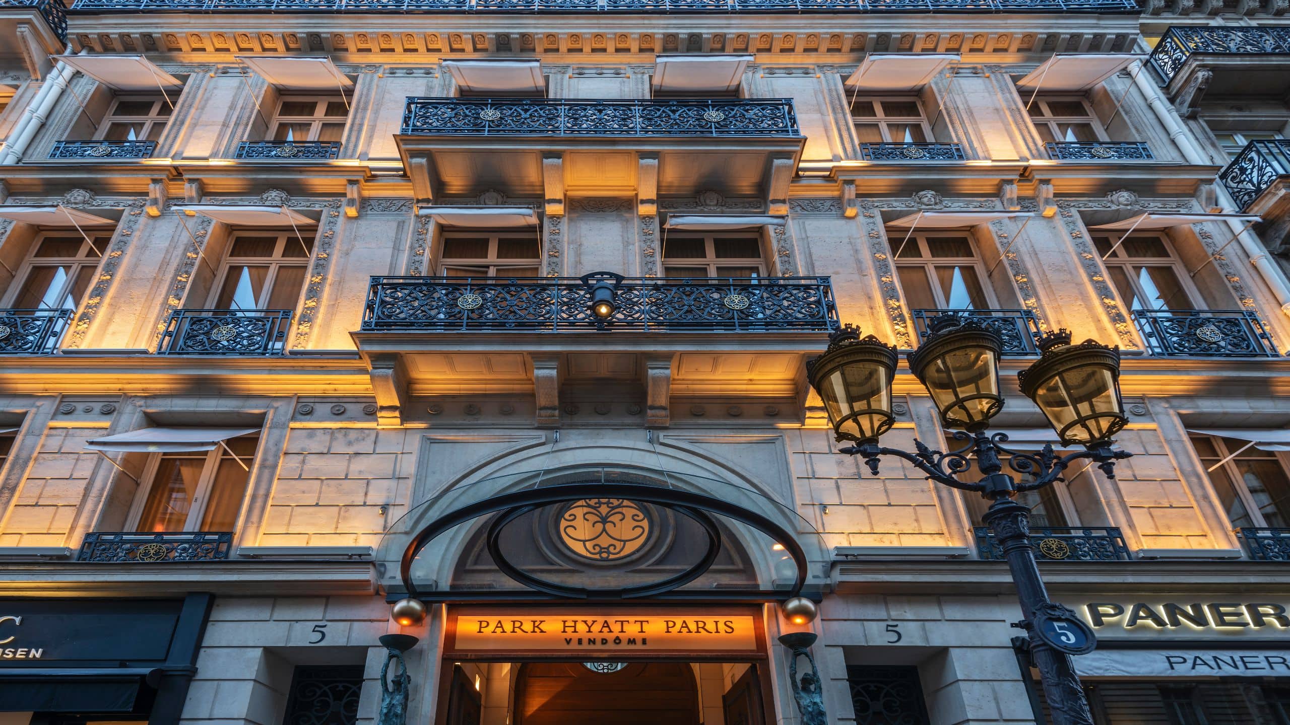 Park Hyatt Paris-Vendôme Facade Rue de la Paix Night