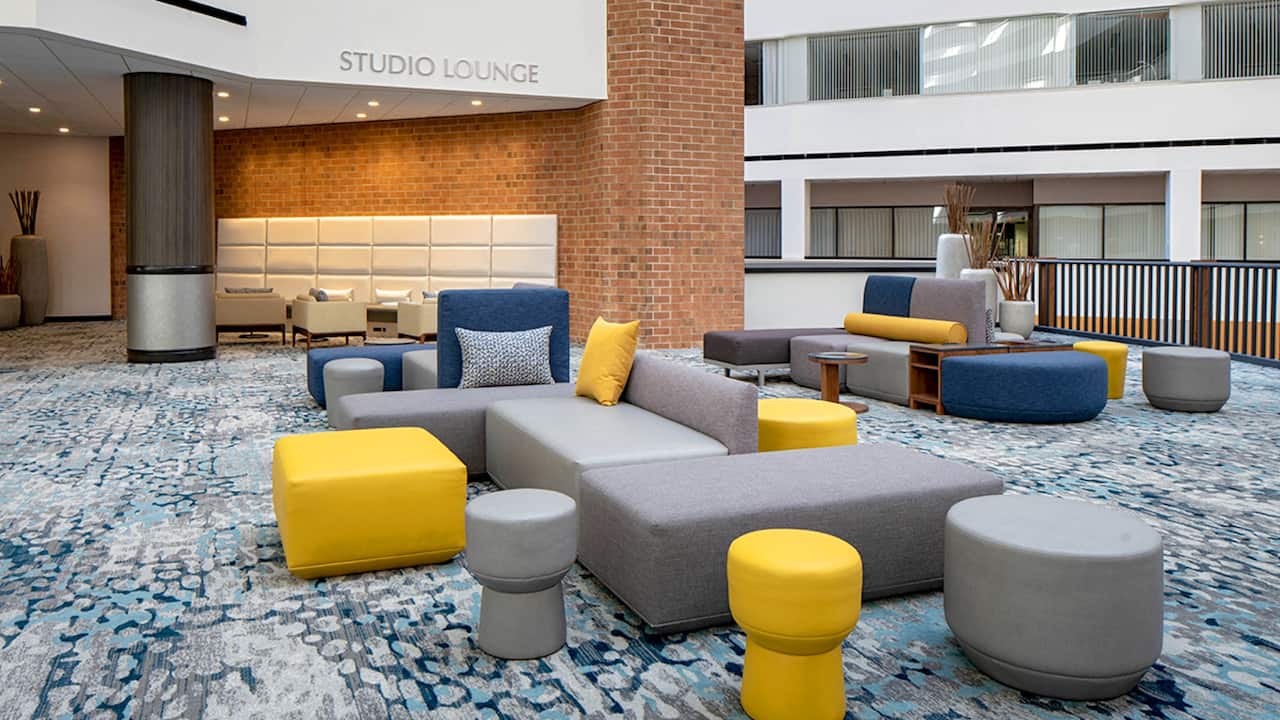 Studio Lounge