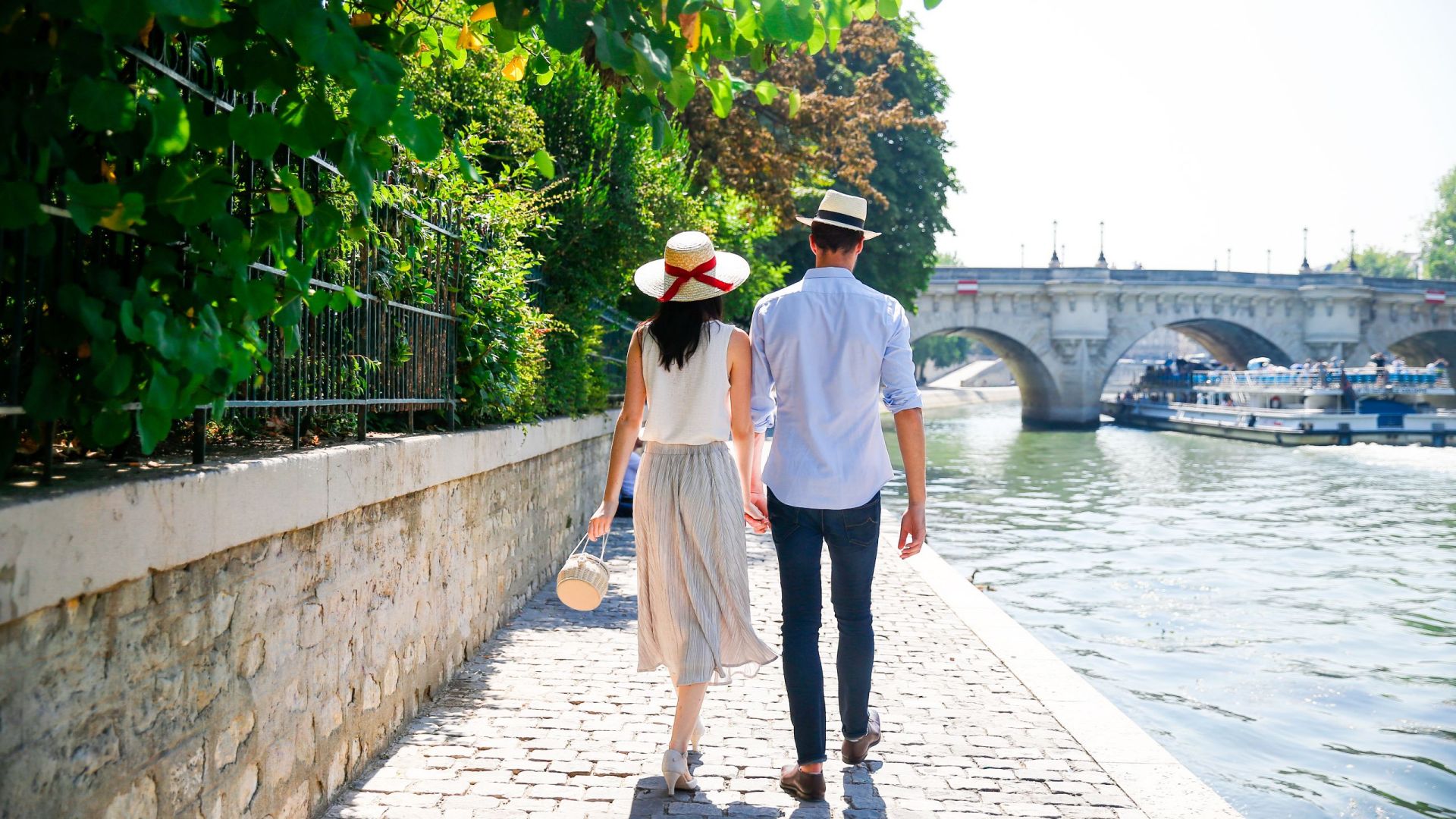 5 Star Hotel Near The Louvre Du By Hyatt Docks Walking Sunny Day