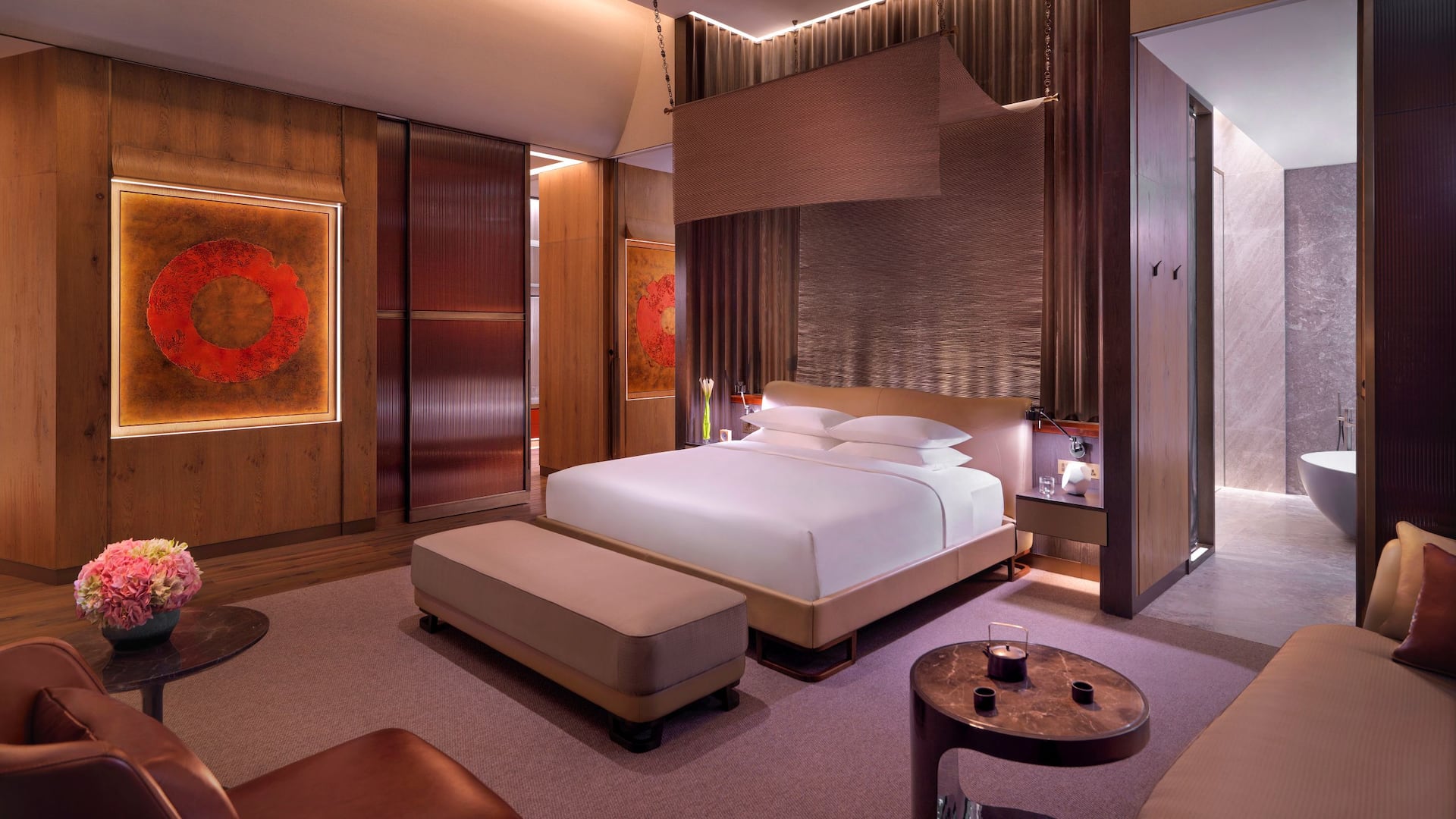 Suite bathroom