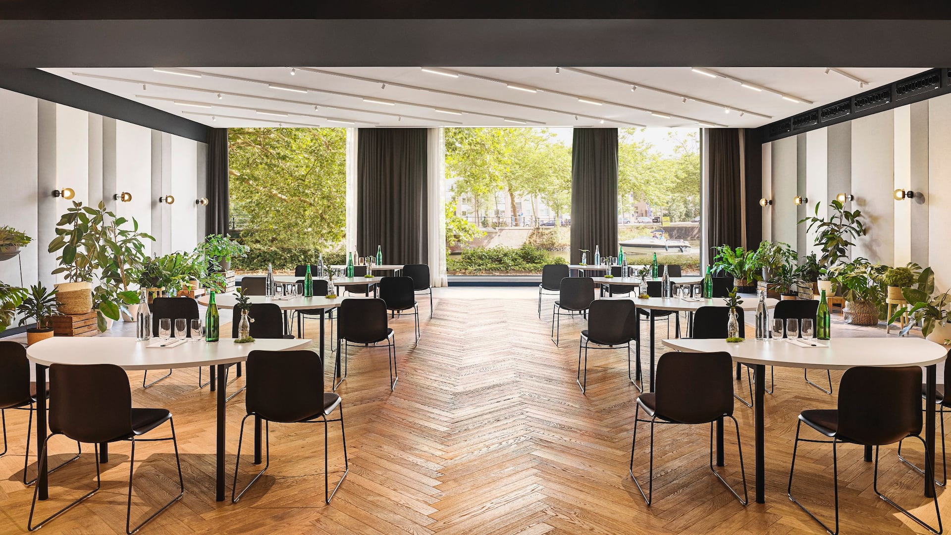 Hyatt Regency Amsterdam Meetings and Events Ballroom