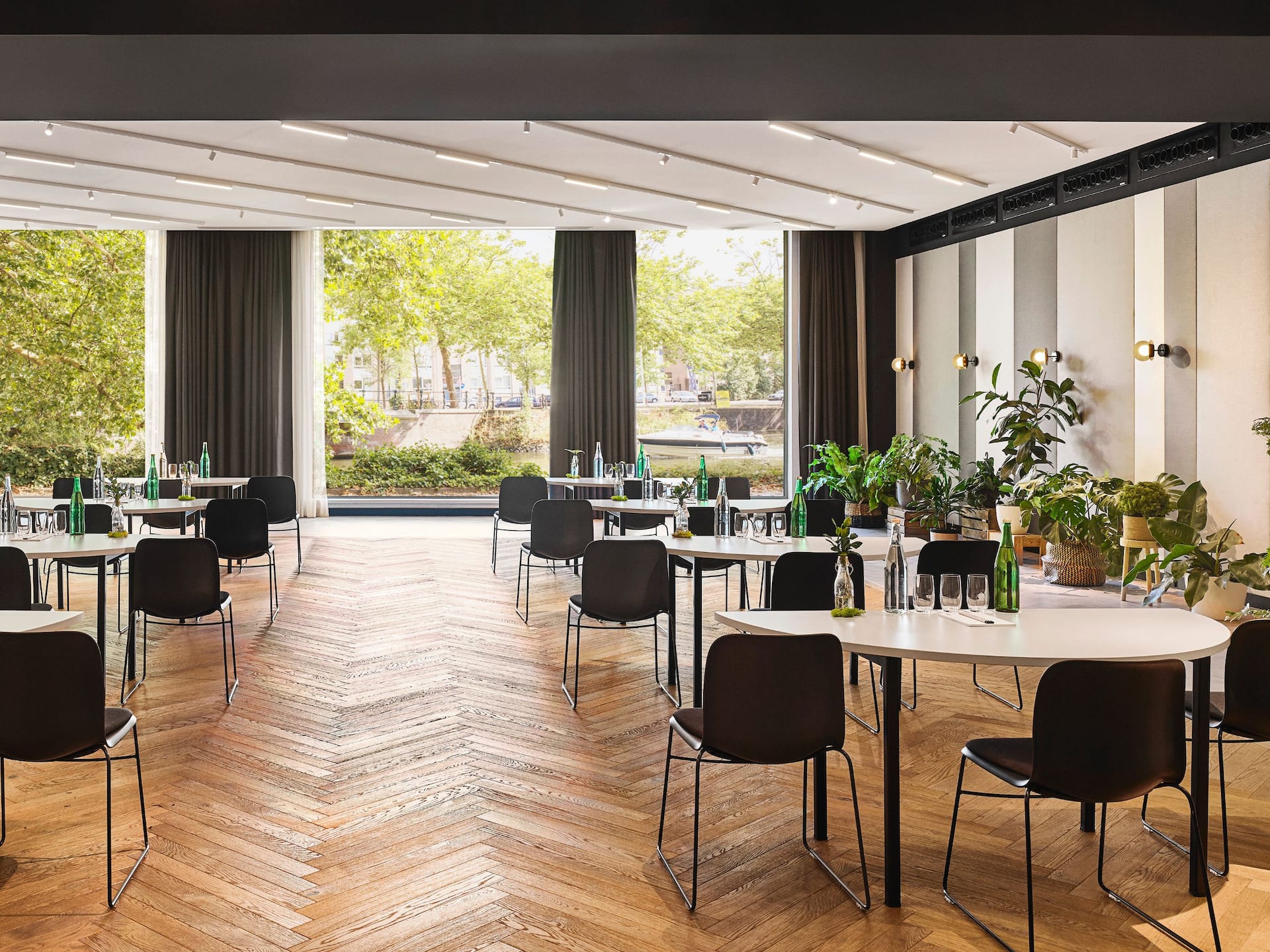 Hyatt Regency Amsterdam Meetings and Events Ballroom