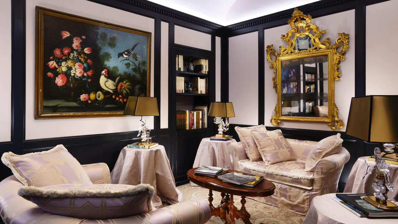 Salottino Rosa Lobby Lounge