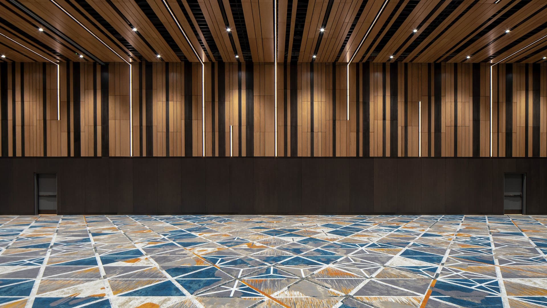 1 of 1 Hyatt Regency Seattle Columbia Wall Lighting