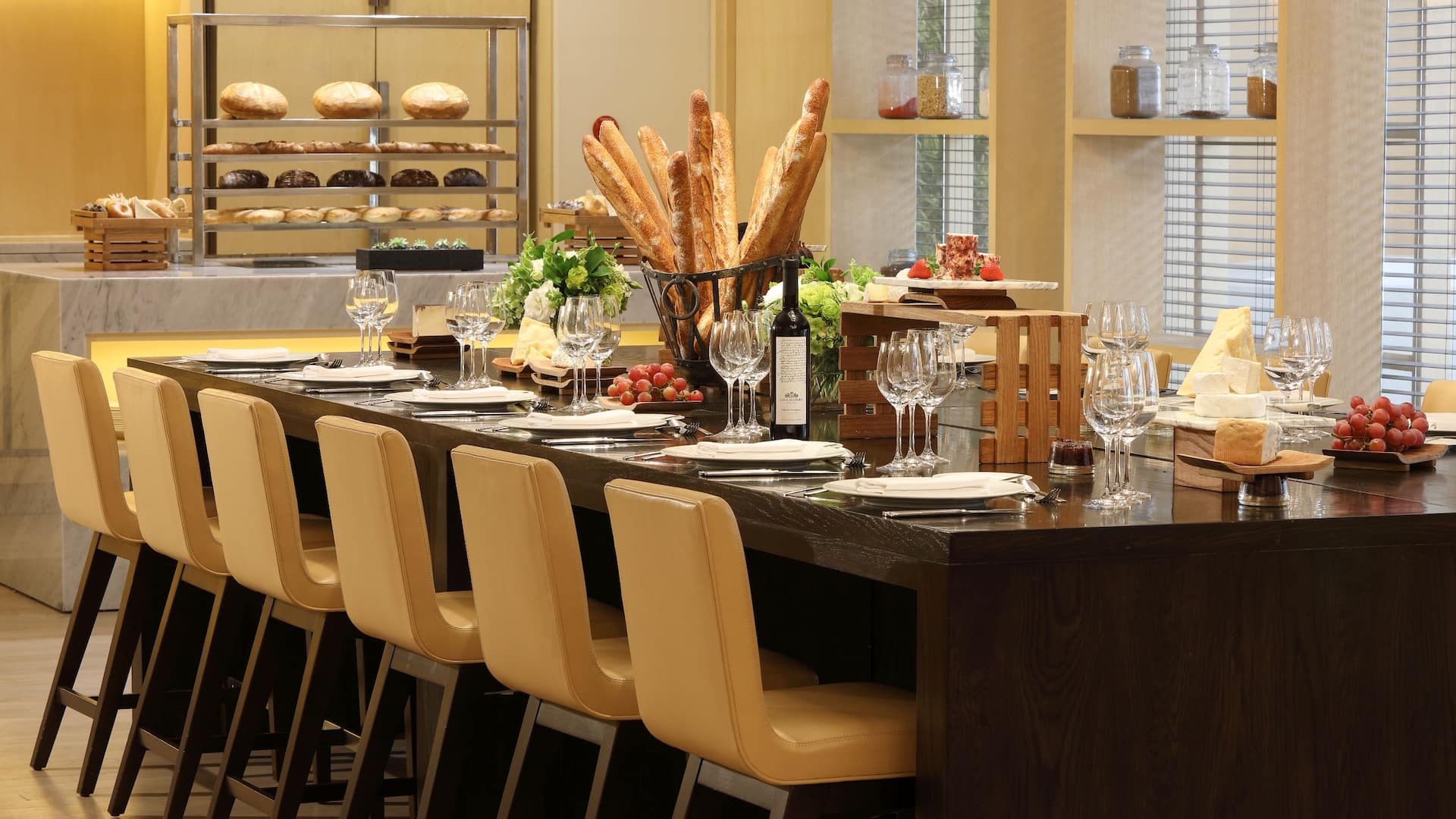 1 of 1 Hyatt Regency Mexico City Residencia Kitchen Seating