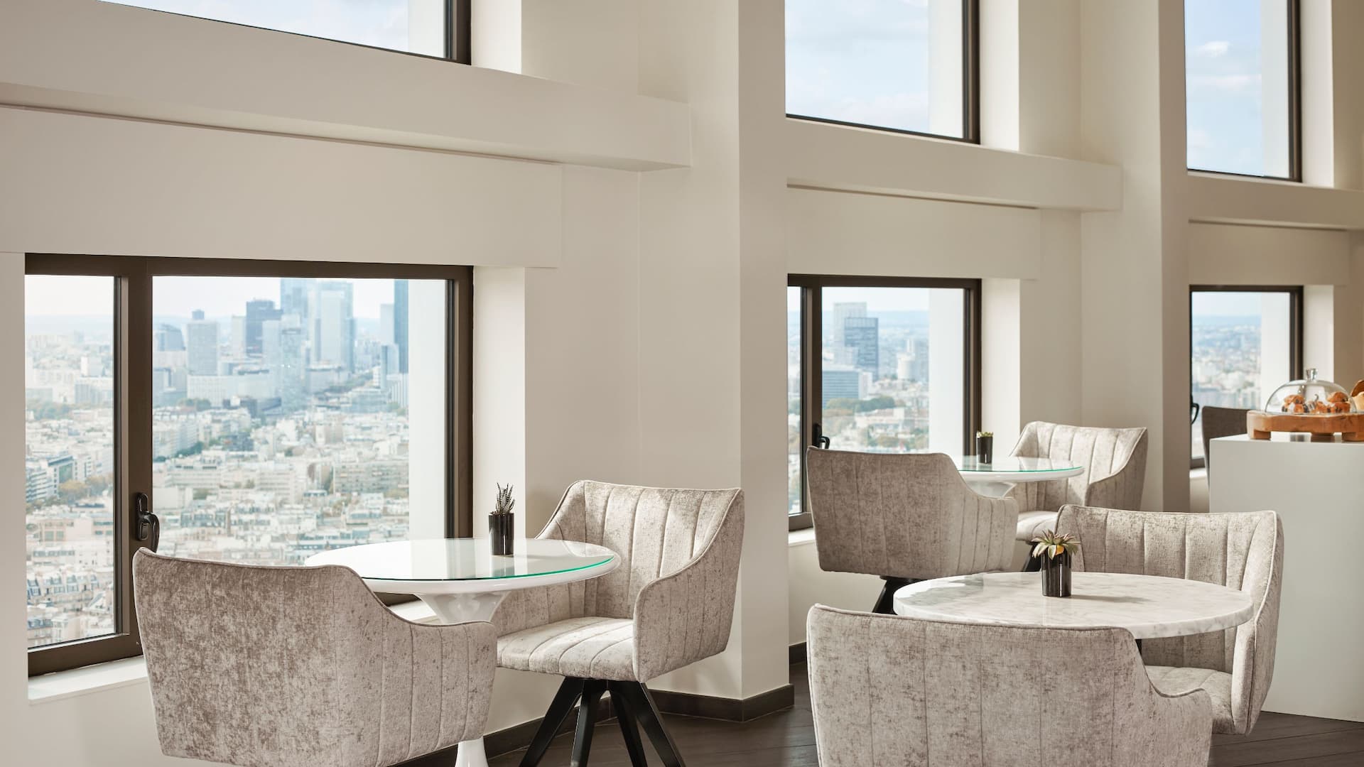 Hyatt Regency Paris Étoile Regency Club Seating