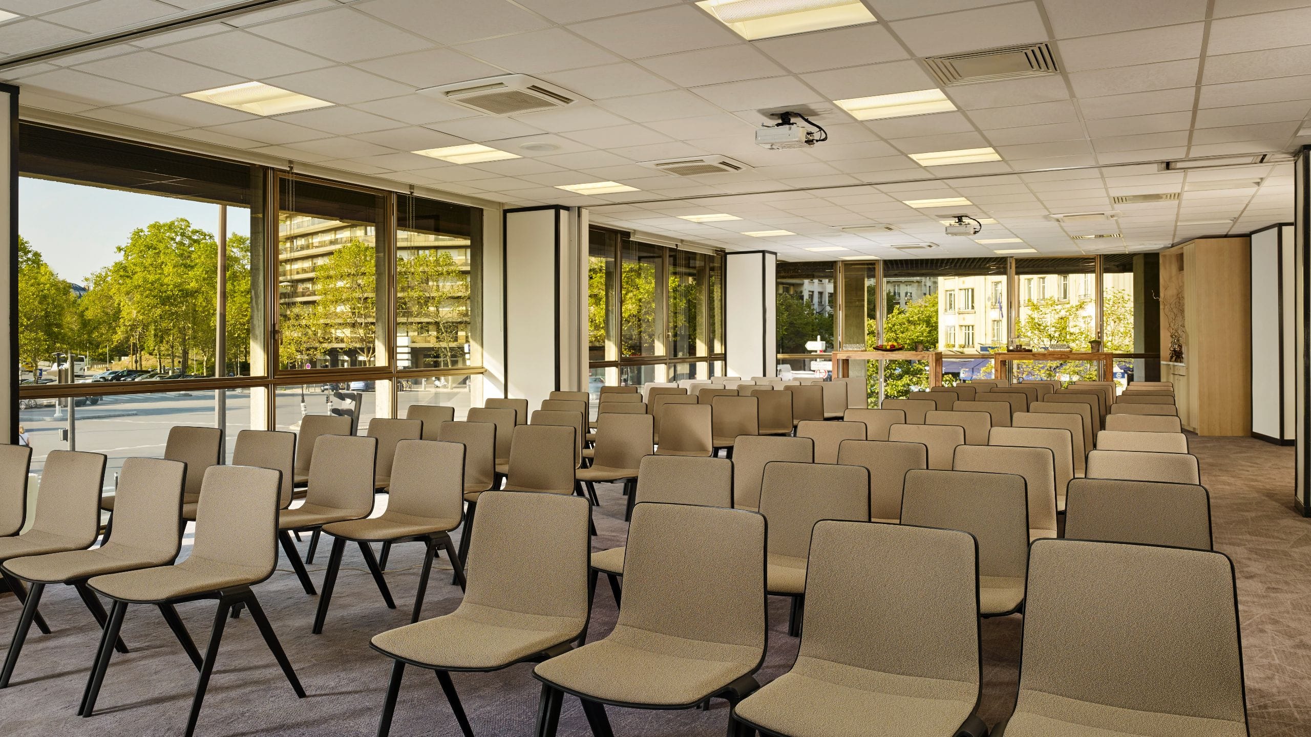 Hyatt Regency Paris Étoile Meeting Room