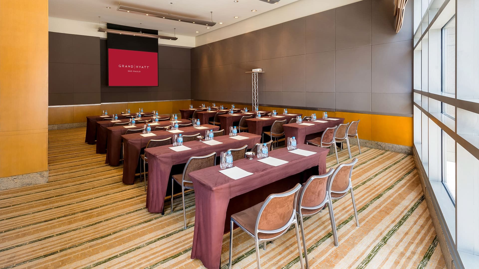 4 de 7 Event Room Classroom Setup