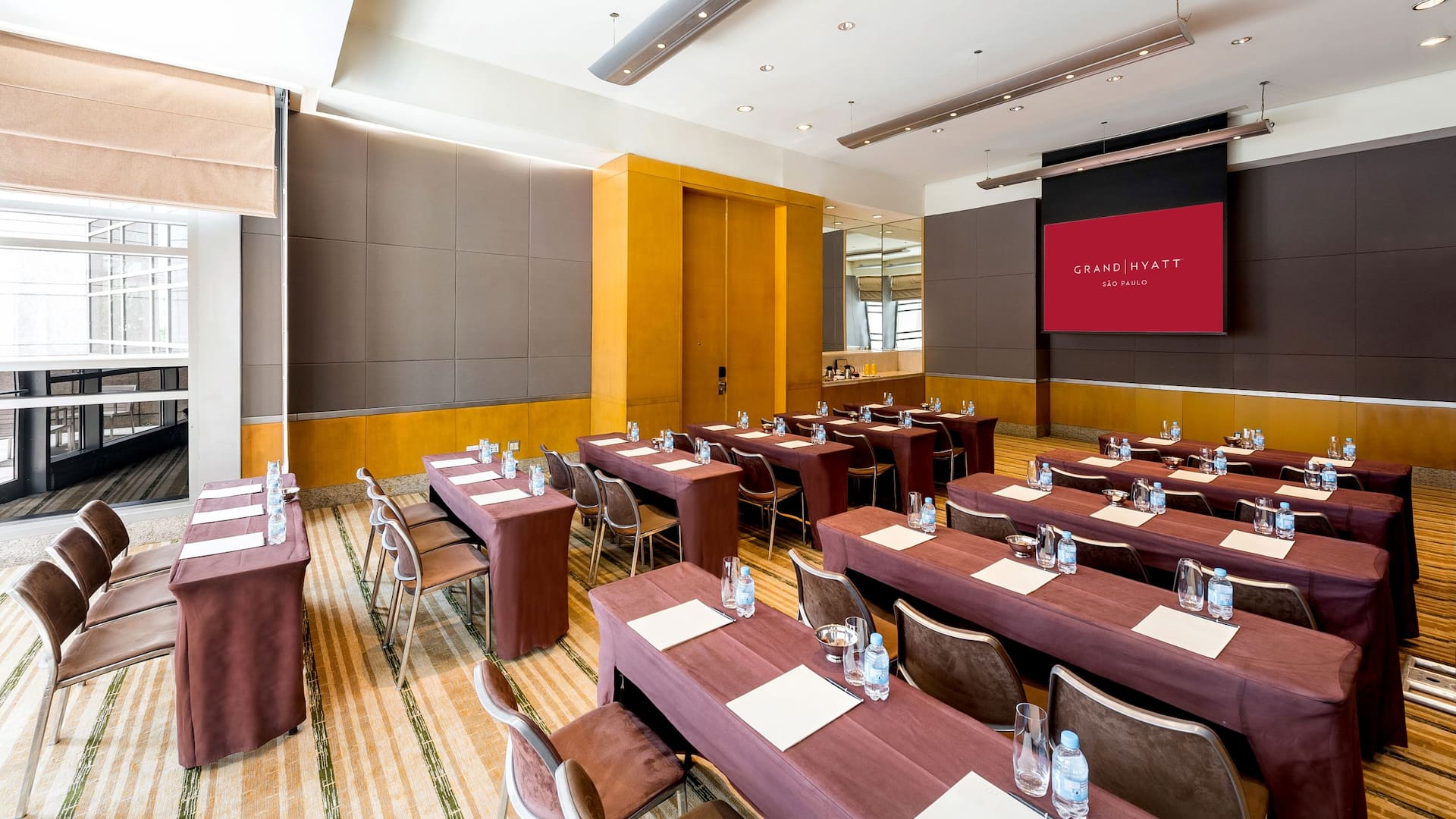 6 de 7 Event Room Classroom Setup