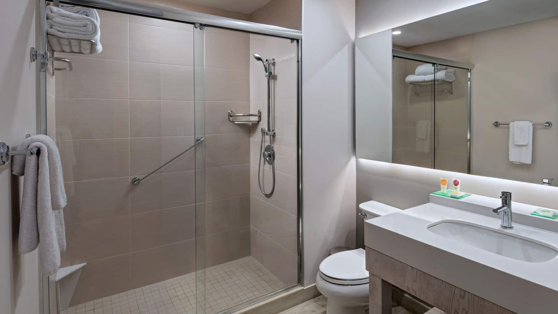 2/3 Hyatt Place San Pedro Sula Walk in Shower