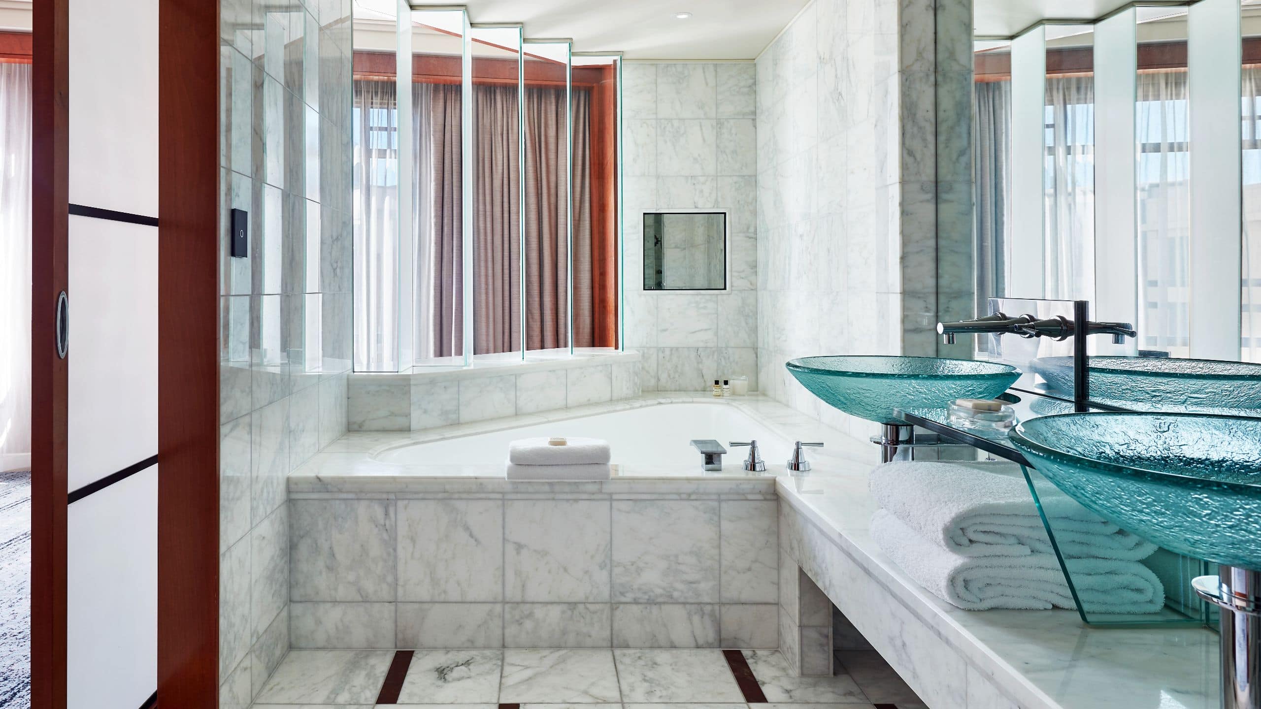 第 3，共 3 Park Hyatt Melbourne One King Bed Bathroom