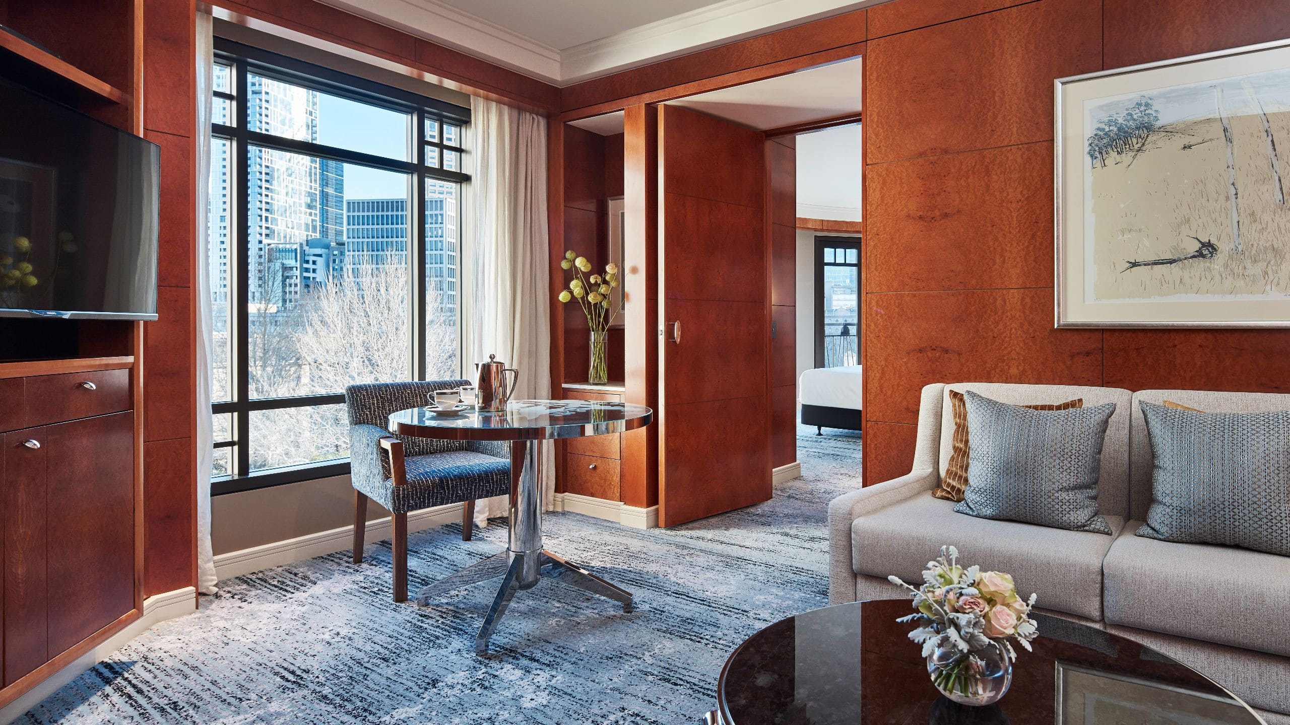 第 2，共 4 Park Hyatt Melbourne Park Suite Living Room