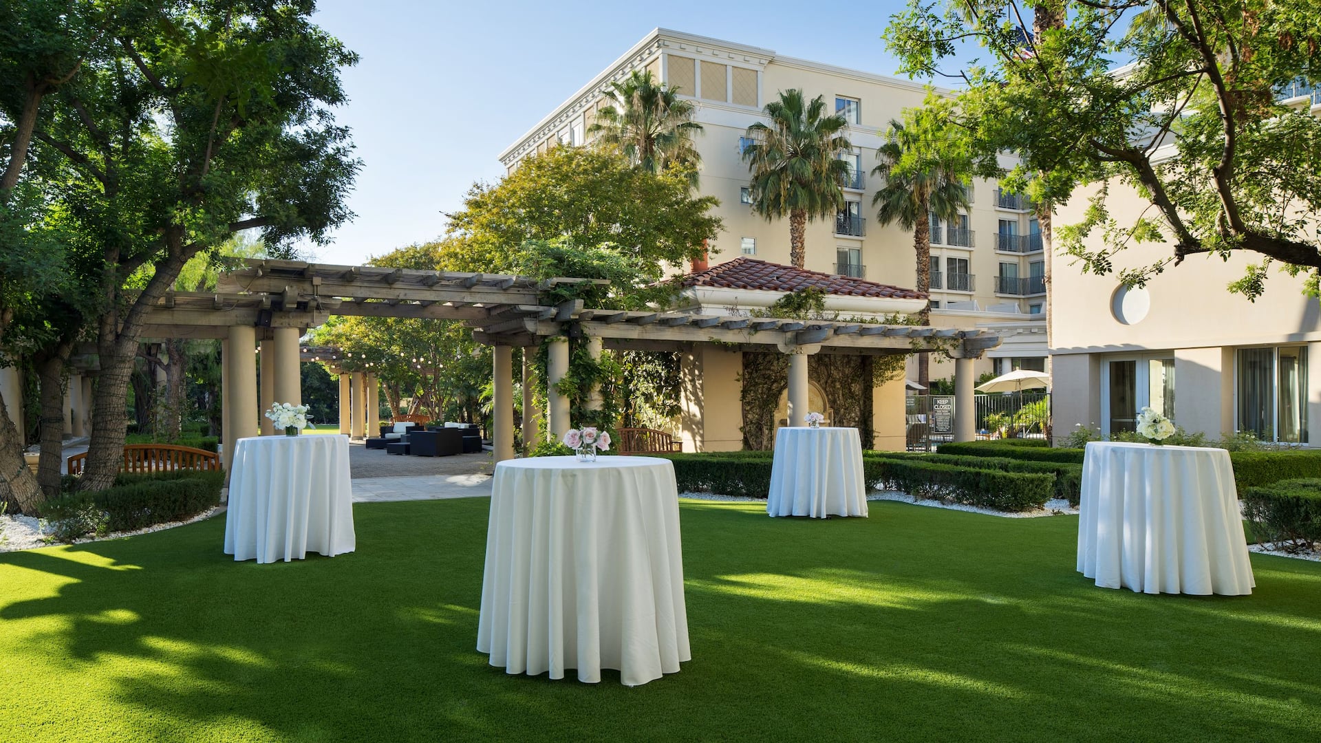 Hyatt Regency Valencia Topiary Garden Cocktail Setup