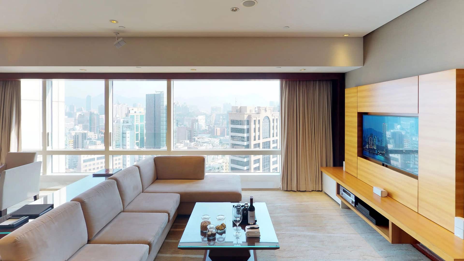 Hyatt Regency Hong Kong, Tsim Sha Tsui Regency Executive Suite