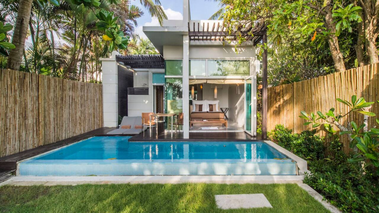 Pool suite