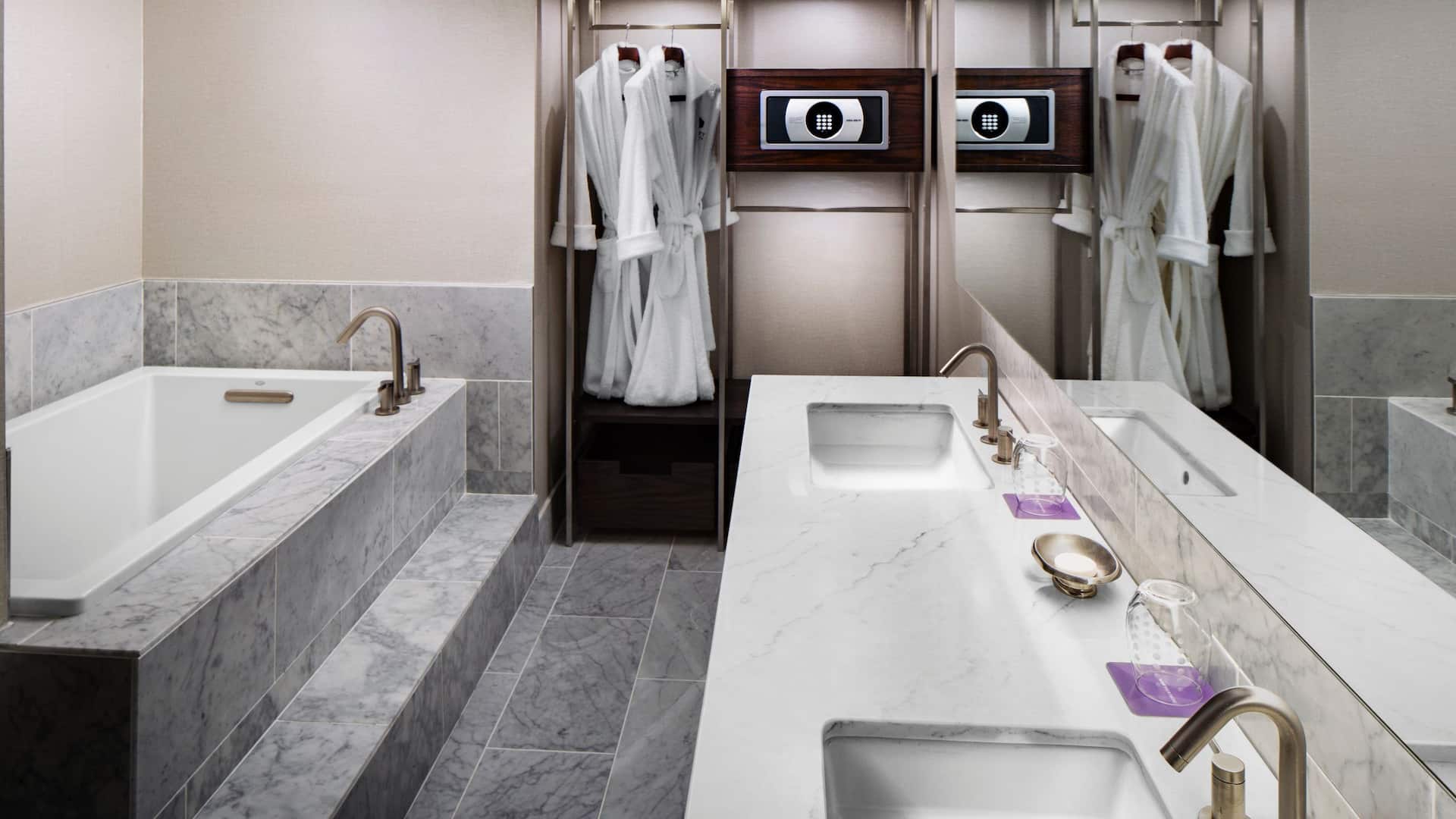 第 3，共 4 Hyatt Regency Wichita Vice Presidential Suite Bathtub