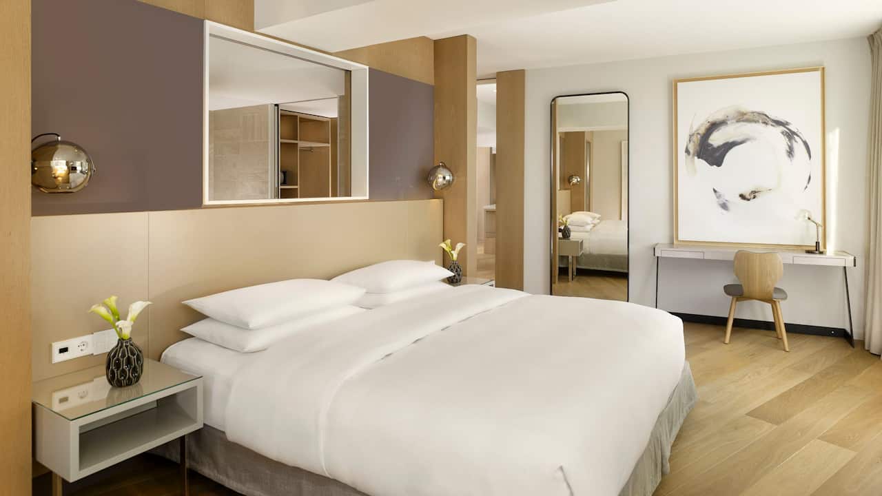 Presidential Bedroom 32th floor
