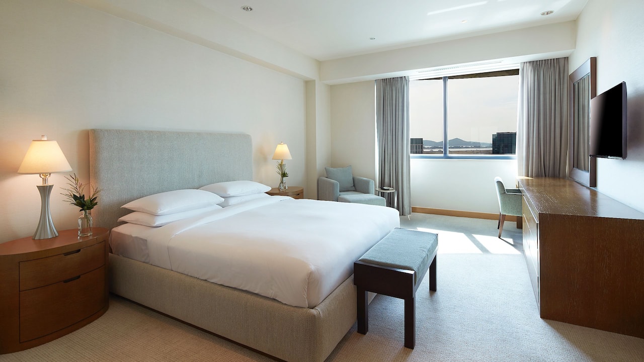 Grand Hyatt Incheon East Ambassador Suite Bedroom