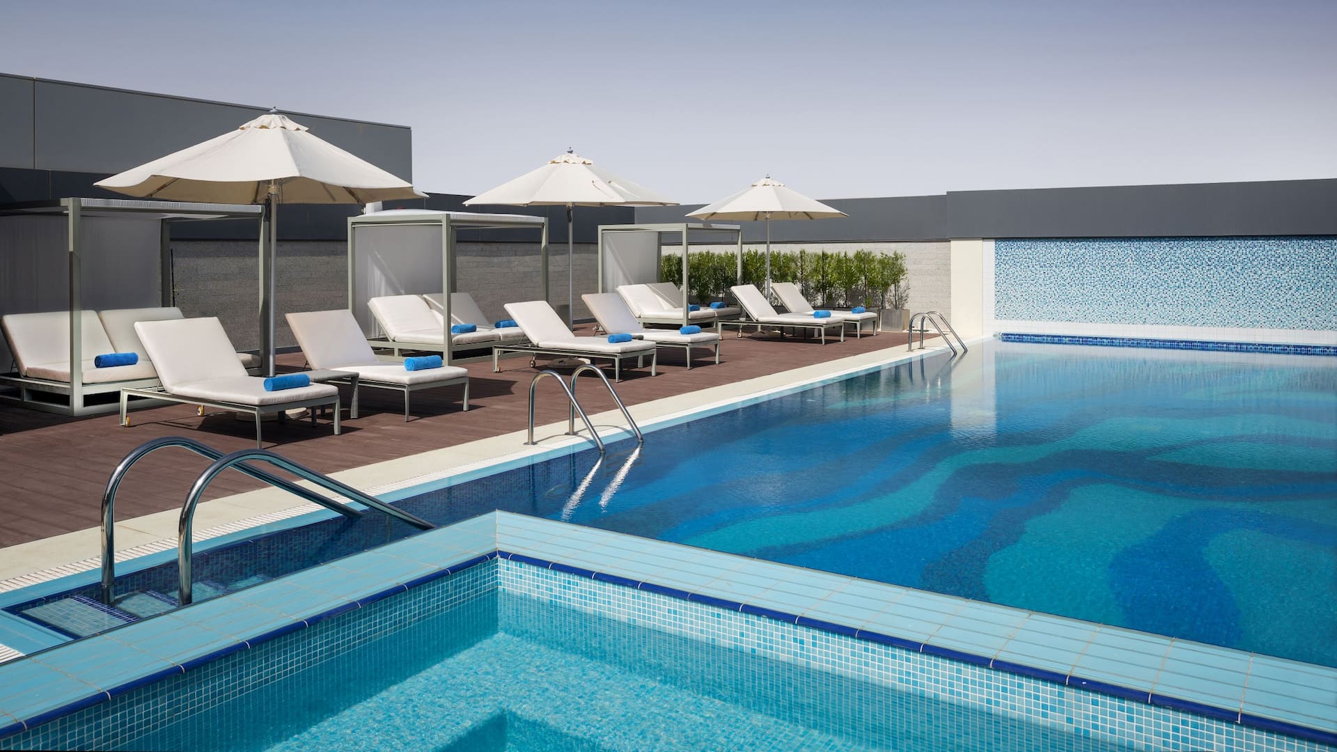 Hyatt Place Riyadh Al Sulaimania Swimming Pool Rooftop