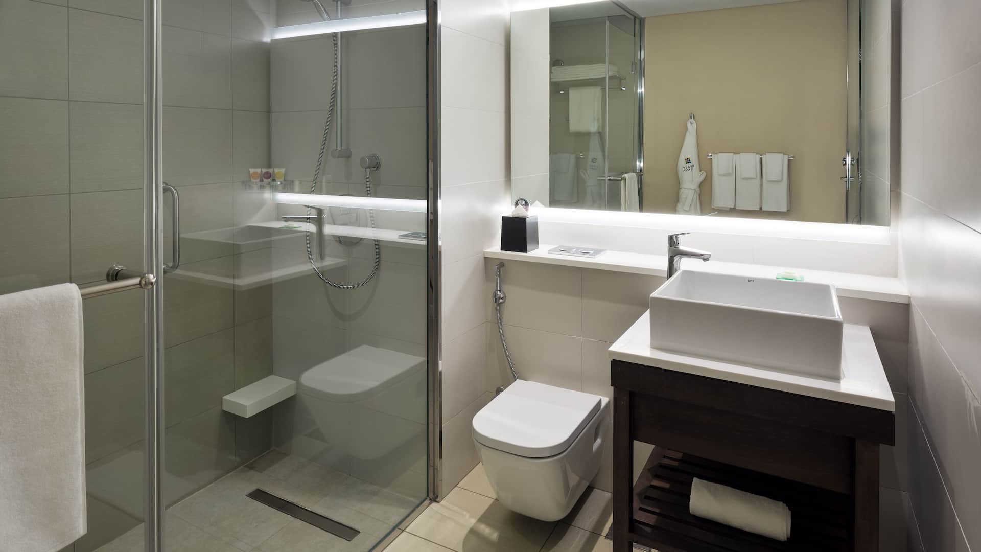 5 von 5 Hyatt Place Riyadh Al Sulaimania Bathroom