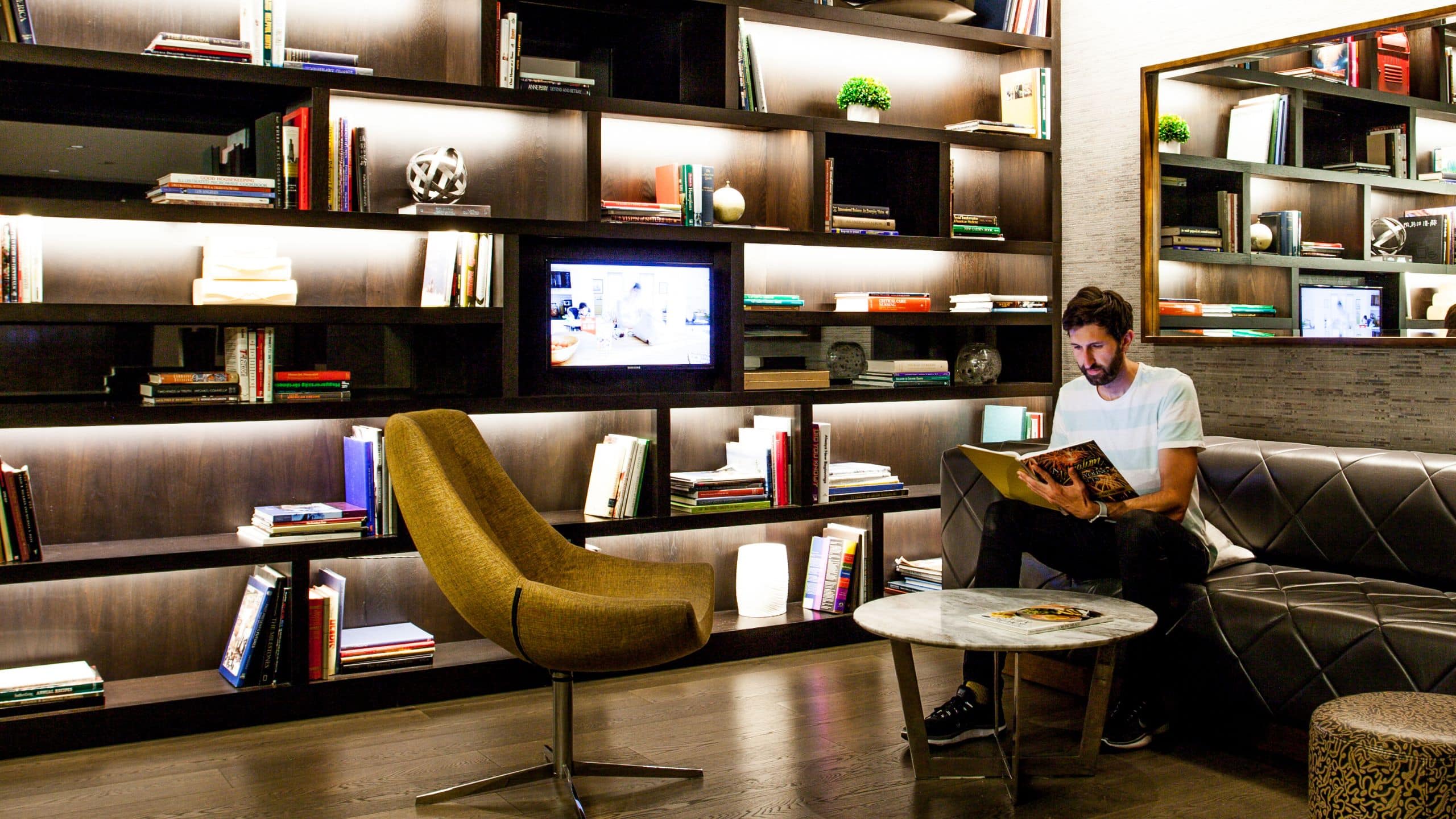 Hyatt Centric Chicago Magnificent Mile Nook Reading