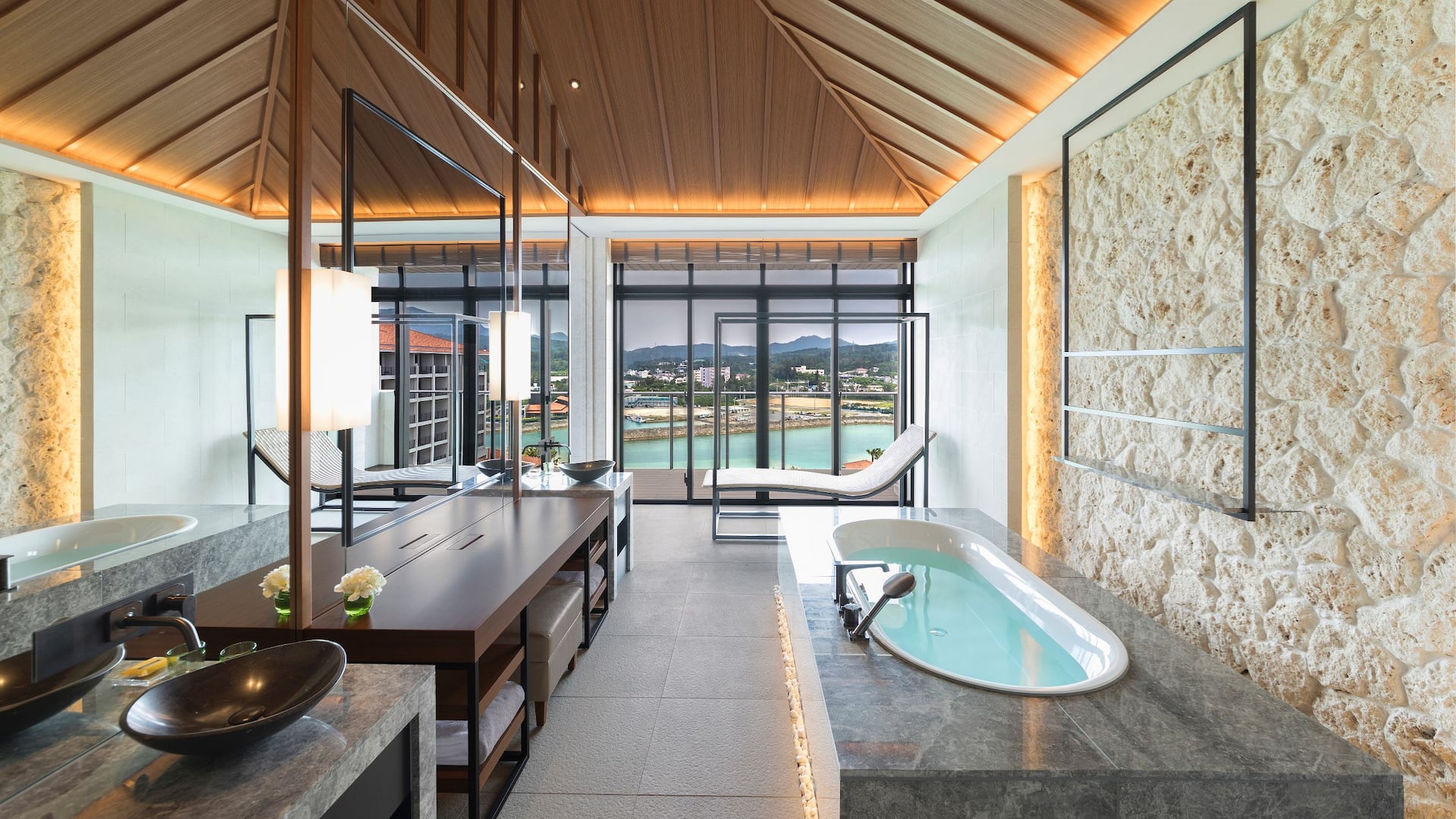 4/12 Hyatt Regency Seragaki Island, Okinawa Seragaki Island Suite Bathroom